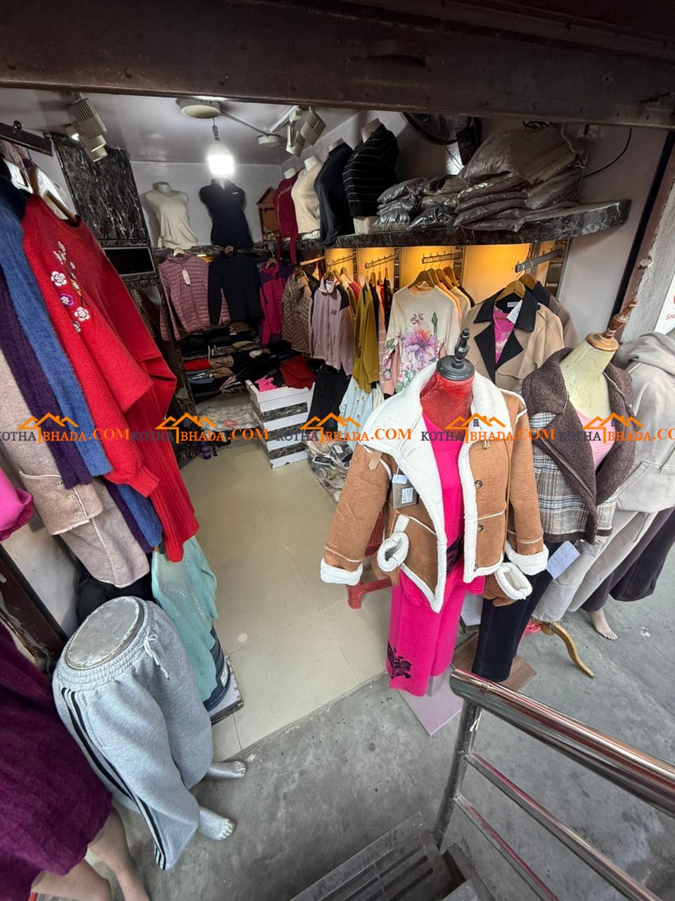 Shutter available for rent in Gwarko